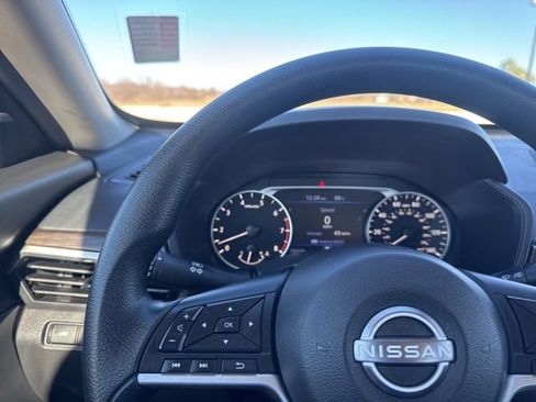 Used 2024 Nissan Altima 2.5 SV image 10