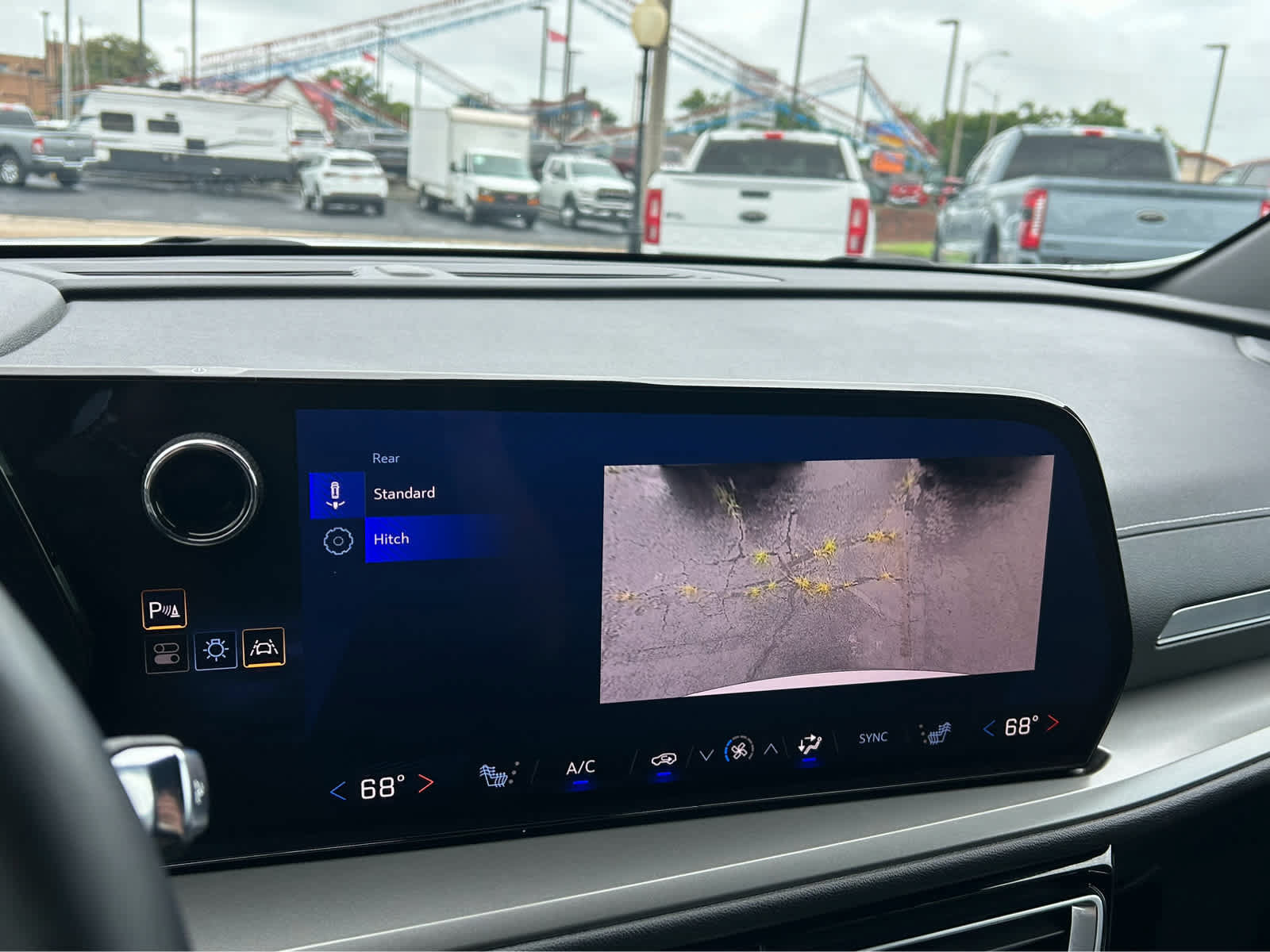 Used 2025 Chevrolet Traverse LT FWD image 28
