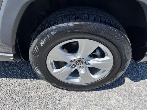 Used 2021 Toyota RAV4 LE AWD/4WD image 11