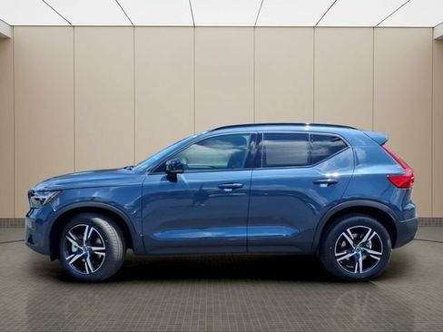 New 2026 Volvo XC40 B5 Core AWD/4WD image 4