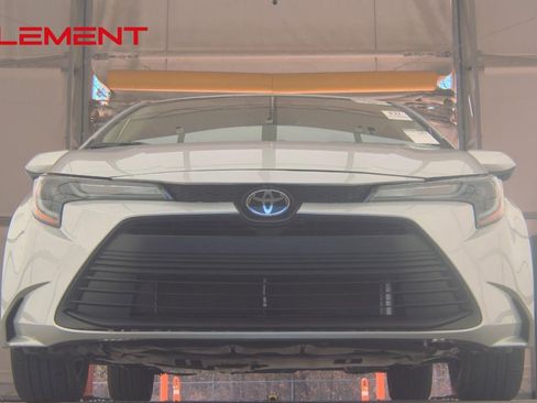 Used 2025 Toyota Corolla LE image 3