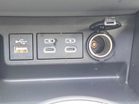 Used 2023 Toyota Highlander XLE FWD image 33