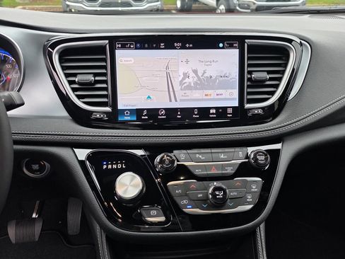 New 2026 Chrysler Pacifica Limited image 19