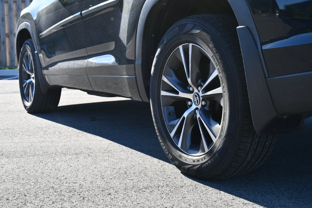 Used 2016 Toyota Highlander XLE AWD/4WD image 9