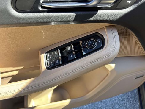 New 2026 Porsche Macan image 25