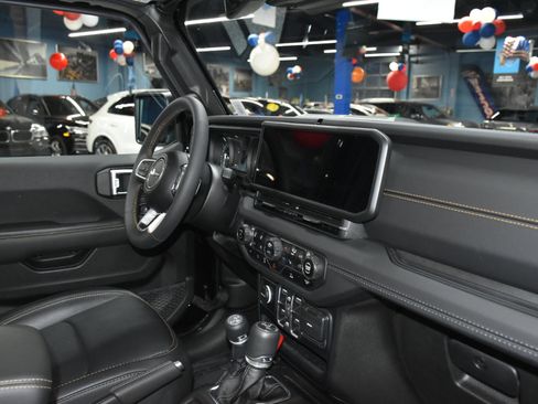 Used 2024 Jeep Wrangler Unlimited Sahara w/ Technology Group image 18