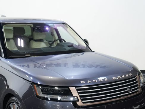 Used 2023 Land Rover Range Rover SV AWD/4WD image 12