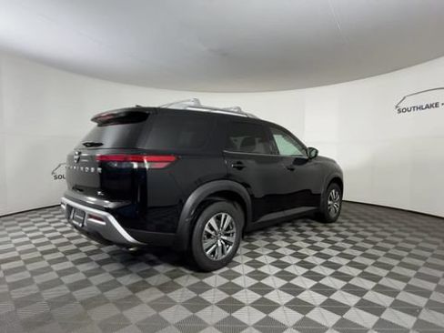 Certified 2025 Nissan Pathfinder SL FWD image 9
