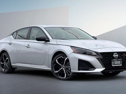 New 2025 Nissan Altima 2.5 SR w/ SR Premium Package image 2