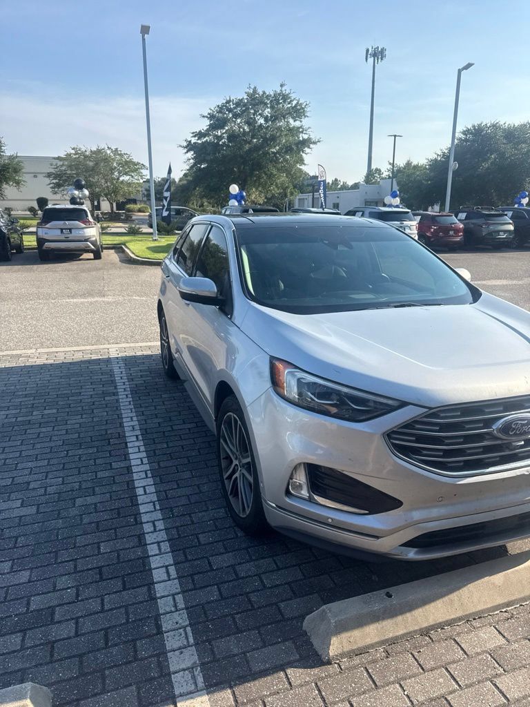 Used 2019 Ford Edge Titanium w/ Equipment Group 301A FWD image 5