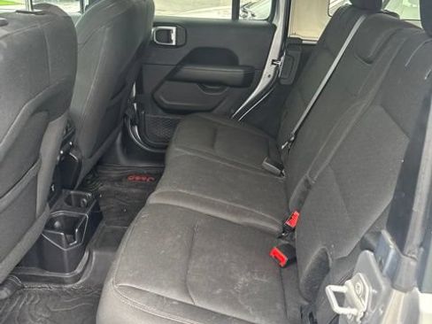 Used 2019 Jeep Wrangler Unlimited Sahara AWD/4WD image 6