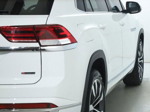 Used 2021 Volkswagen Atlas Cross Sport SEL R-Line w/ Luggage Net & Mats Package image 8