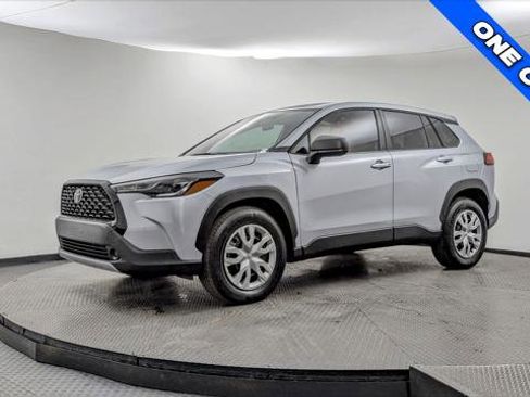 Used 2024 Toyota Corolla Cross L image 2