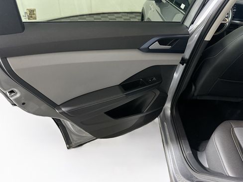 Used 2024 Volkswagen Taos SE image 25