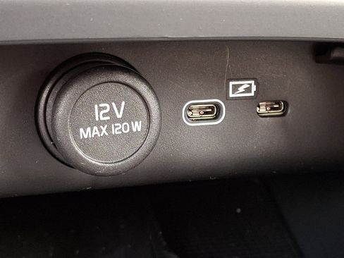 Certified 2025 Volvo XC40 B5 Core image 26