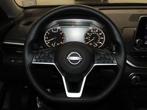 Used 2024 Nissan Altima 2.5 SV FWD image 25