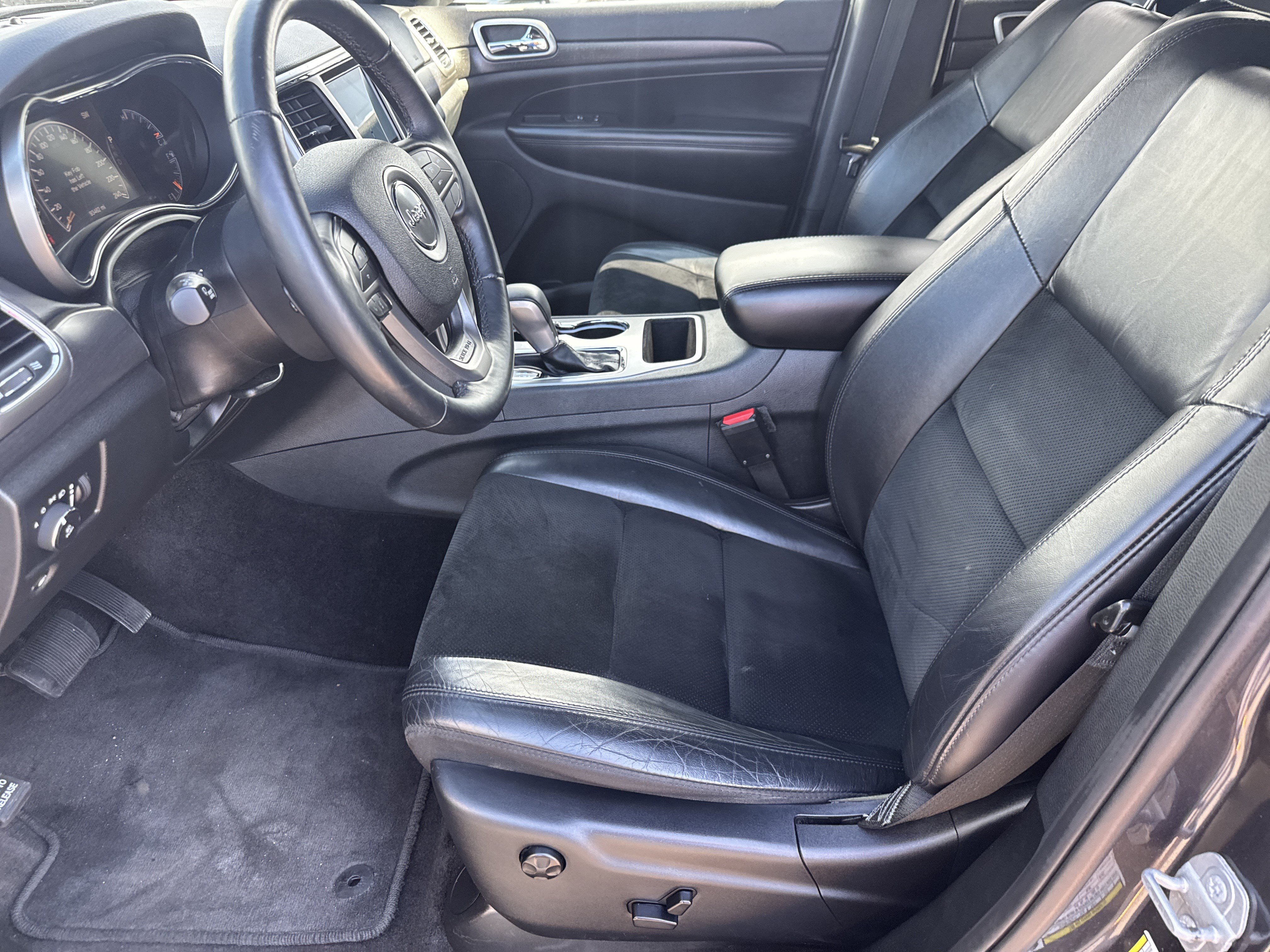 Used 2018 Jeep Grand Cherokee Altitude AWD/4WD image 10