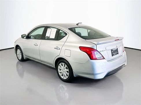 Used 2017 Nissan Versa SV image 5