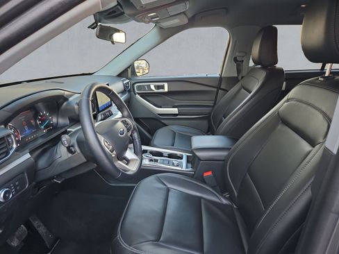 Used 2022 Ford Explorer XLT w/ Equipment Group 202A image 11