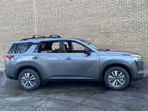 New 2026 Nissan Pathfinder SL image 2