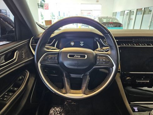 Used 2022 Jeep Grand Cherokee L Limited AWD/4WD image 17