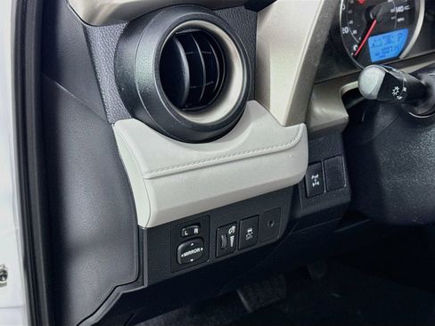 Used 2014 Toyota RAV4 LE AWD/4WD image 7