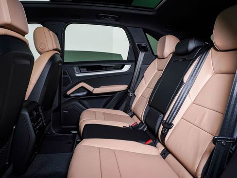 New 2026 Porsche Cayenne image 17