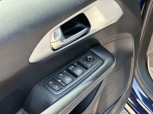 Used 2019 Chrysler Pacifica Touring-L w/ Advanced Safetytec Group FWD image 15