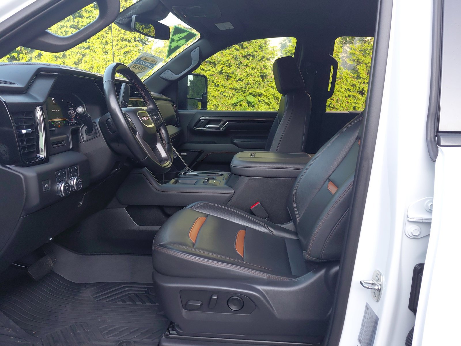 Used 2024 GMC Sierra 3500 AT4 w/ AT4 Preferred Package AWD/4WD image 2