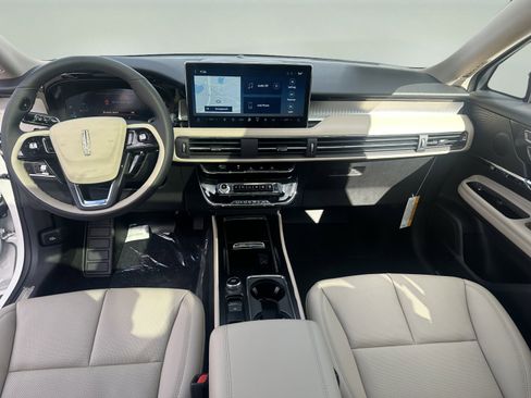 New 2026 Lincoln Corsair Premiere image 9