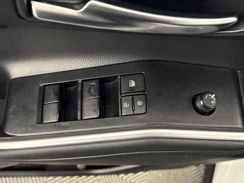 Used 2023 Toyota Highlander XLE AWD/4WD image 30