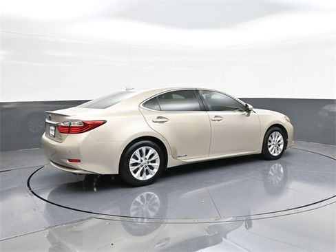 Used 2013 Lexus ES 300h image 15