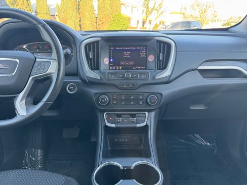 Used 2024 GMC Terrain SLE image 15