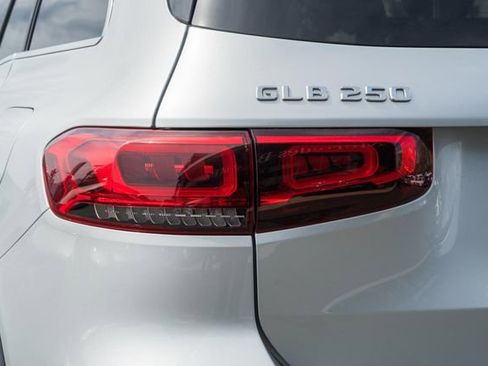 Used 2022 Mercedes-Benz GLB 250 4MATIC w/ Premium Package Lite image 7