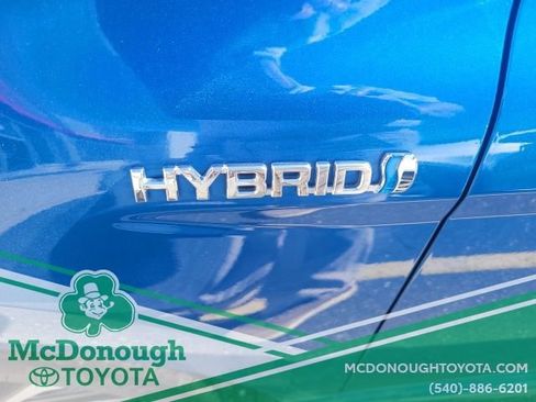 Used 2020 Toyota Camry SE w/ Sunroof Package image 10