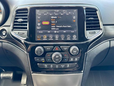 Used 2020 Jeep Grand Cherokee Limited AWD/4WD image 27