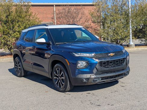 Used 2023 Chevrolet TrailBlazer ACTIV w/ Sun and Liftgate Package image 2
