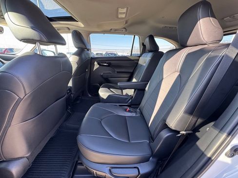 Used 2025 Toyota Highlander XLE image 20
