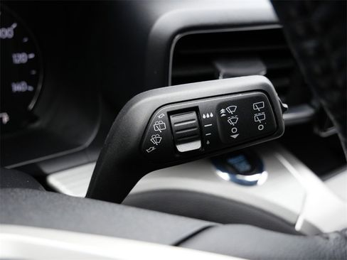 Certified 2022 Ford Explorer XLT w/ Equipment Group 202A image 26