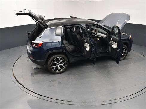 New 2026 Jeep Compass Limited image 30