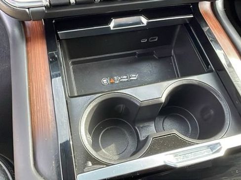 Used 2025 GMC Yukon XL Denali image 17