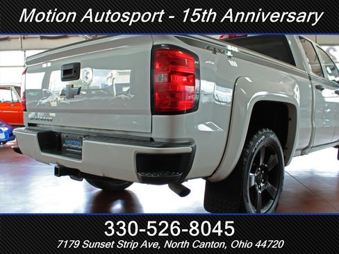 Used 2018 Chevrolet Silverado 1500 Custom w/ Custom Convenience Package AWD/4WD image 10