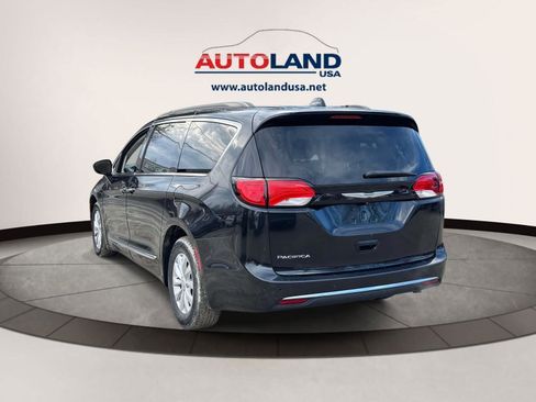 Used 2017 Chrysler Pacifica Touring-L image 5