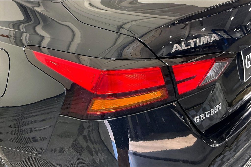 Used 2025 Nissan Altima 2.5 SV FWD image 36
