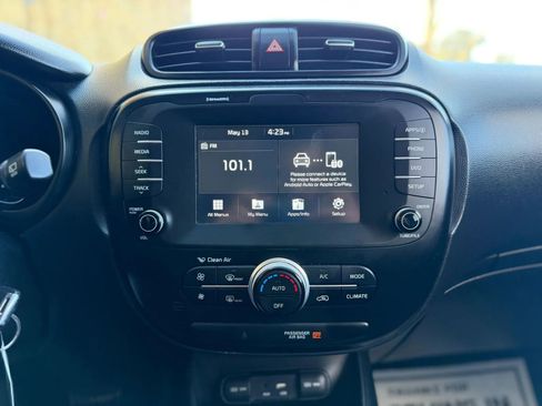Used 2018 Kia Soul + FWD image 25