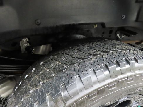 Used 2024 Ford F350 Lariat w/ Black Appearance Package image 40