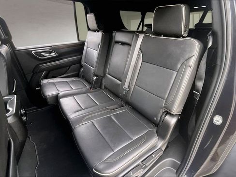Used 2024 Chevrolet Suburban Premier image 22