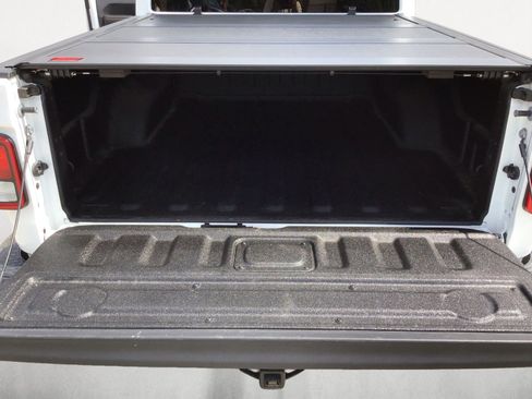 Used 2024 Jeep Gladiator Mojave AWD/4WD image 11