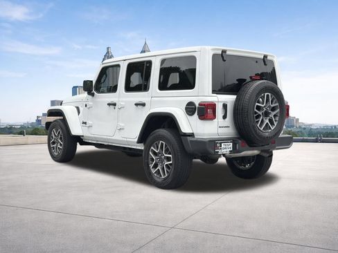 Used 2025 Jeep Wrangler Unlimited Sahara AWD/4WD image 23