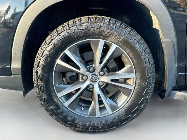 Used 2018 Toyota Highlander LE AWD/4WD image 31